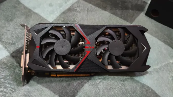 PLACA DE VÍDEO RX 570 (PRA SAIR RÁPIDO)