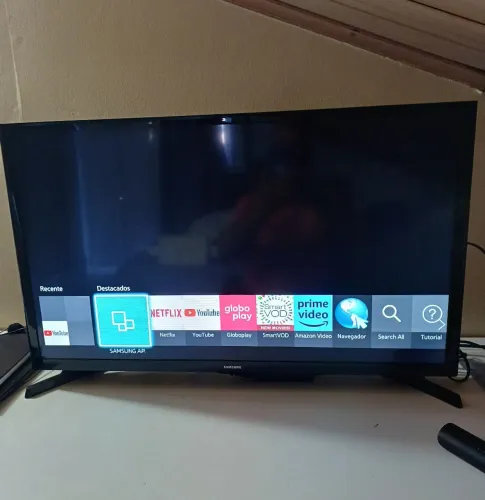 Tv samsung 32 pol em perfeito estado tela sem arranhado, controle remoto original