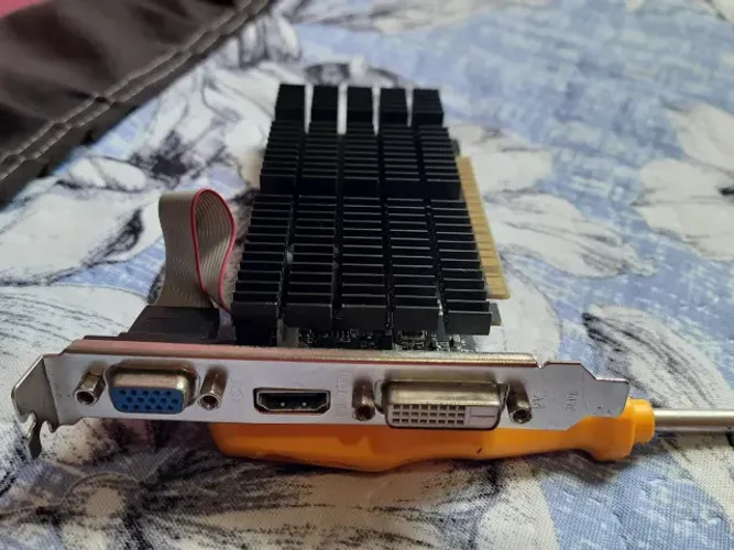 placa de video gt 710 1gb ddr3(leia todo anúncio)