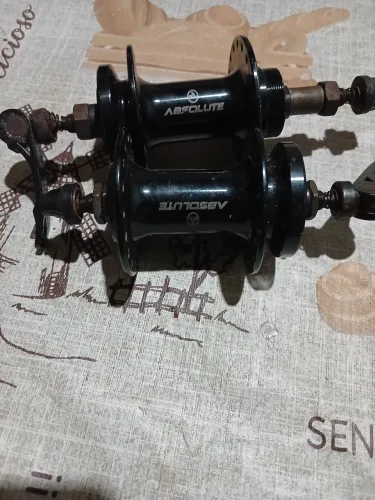 Vendo um par de cubo absolute de 36 furos