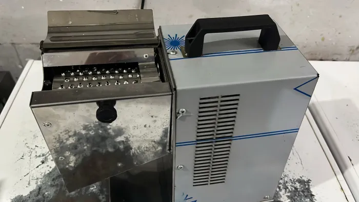 Vendo um Ralador industrial de milho e queijo curado ( marca botina ) 