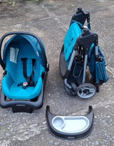 Carrinho bebê Cosco com Bebê Conforto