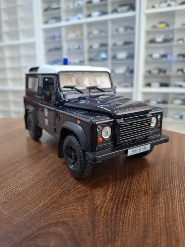 Miniatura Police Welly 1/24 Land Rover Defender H.K Police Japan
