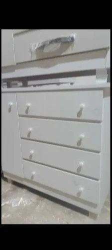 Cômodas com gavetas e porta na lateral, nova e com frete gratuito na ZN.