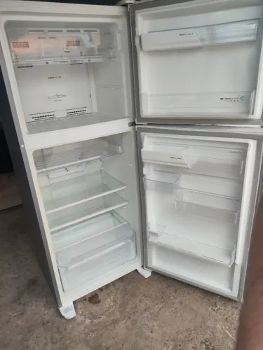 Geladeira Electrolux Frost Free com painel digital