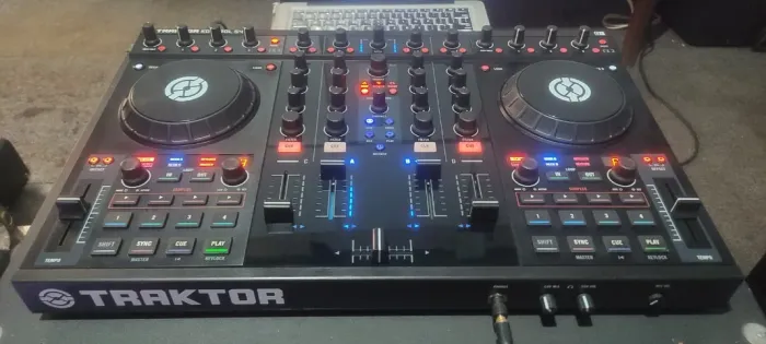 DDJ NI KONTROL S4 - 2.800$