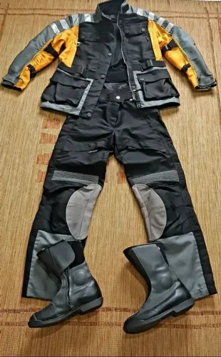 Calça Jaqueta e Botas BMW 