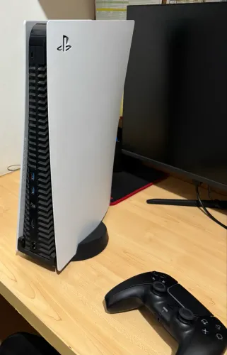 Vende se PlayStation 5 Slim sem controle