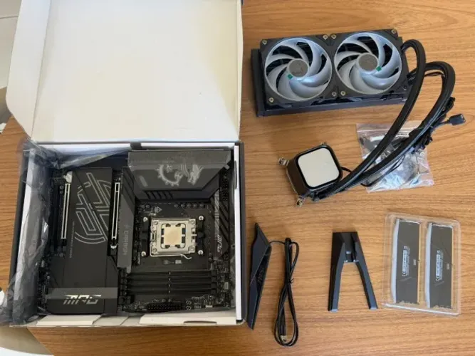 Kit Upgrade Ryzen 7 9800X3D + Placa-mãe X870E + 32Gb DDR5 6400MHz Novo comprado nos EUA