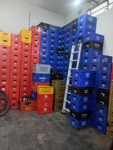 Caixas com vasilhames