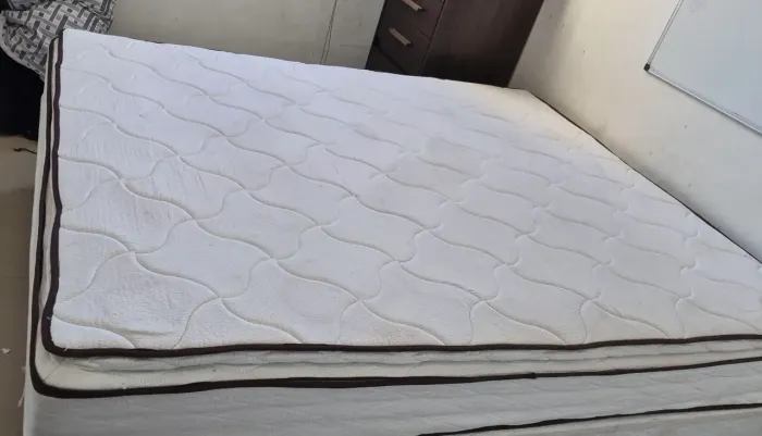 Cama Box e colchão de molas Queen