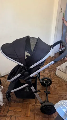 Vendo carrinho de bebê Voyage prestige 