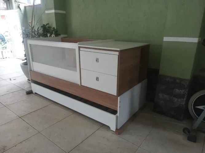 Berço multifuncional com colchão do berço