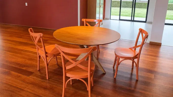 Conjunto mesa e cadeiras