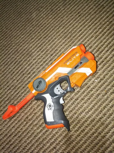 Nerf - N stroke Elite Firestrike Laser( não acompanha os dardos)