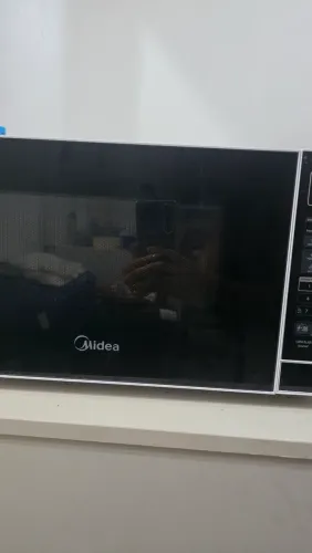 Micro-ondas Midea 20L seminovo<br>
