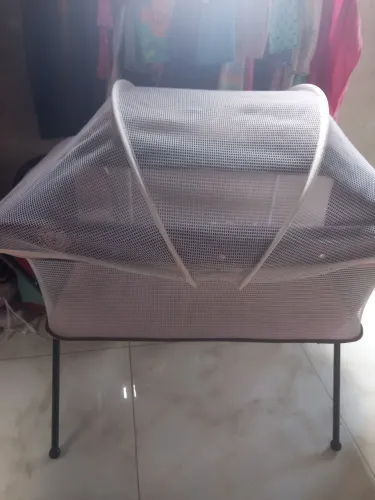 Vendo berço portátil galzerano,e almofada de amamentação!