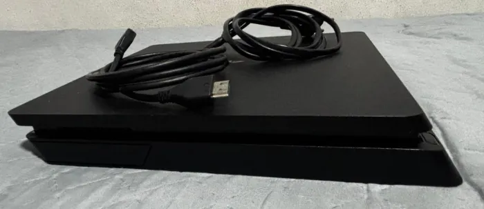 PS4 Slim 1TB + 2 Controles | Seminovo | Completo
