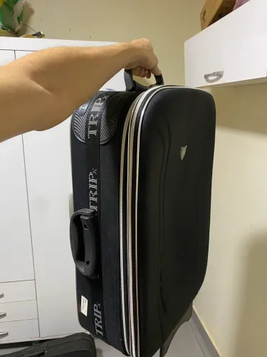 Mala tamanho médio semi nova