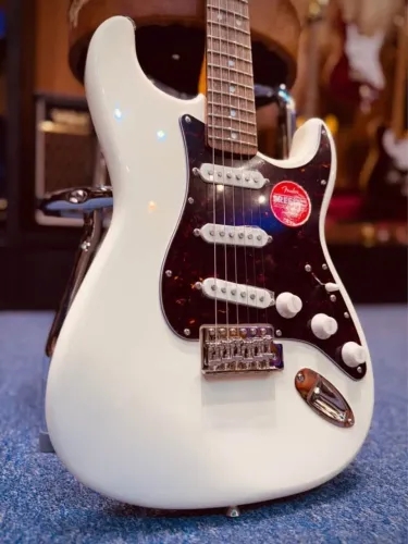 Guitarra Stratocaster Squier Classic 70 Fender Tagima Seizi Ibanez Schecter