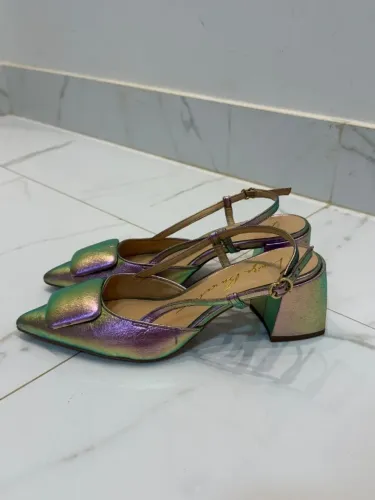 Scarpin slingback Luiza Barcelos nº 35 metalizado furta-cor