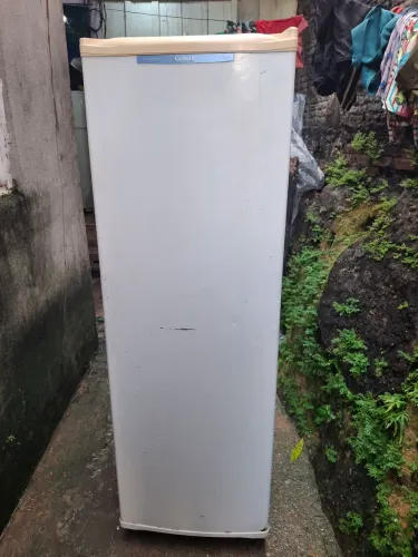 Vendo geladeira Funcionando Muito bem ENTREGO.