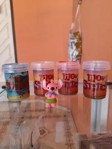 Slime stitch vem com boneco dentro