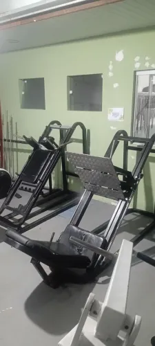 Vendo aparelhos de musculação, halteres,anilhas,barras 20k 15k 10k 5k 2k com suporte banco