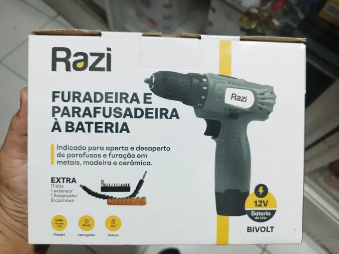 PARAFUSADEIRA E FURADEIRA 12V Á BATERIA