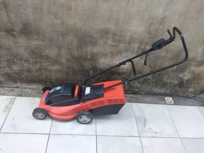 Vendo um carrinho de cortar grama