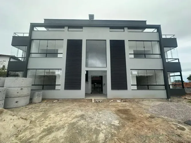Cobertura no Campeche - Amplo Terraço, Churrasqueira - Rua Pavimentada em Ótima Região