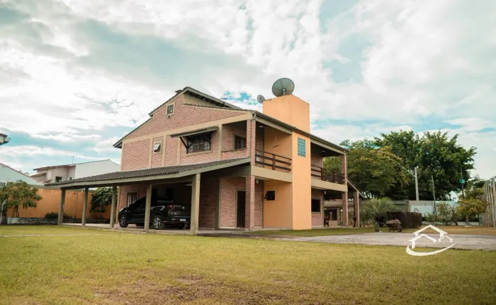 Linda chácara com 20 placas solares em Lorena à Venda.
