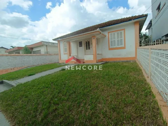 Casa em Rua do Rosário - Centro - Caeté/MG