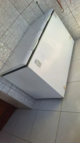 Vende -se um freezer duas portas horizontal, usado muito bem conservado.