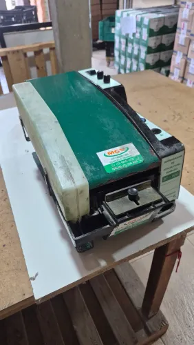 Maquina de fita gomada automática