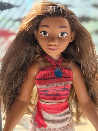 Boneca Moana Disney medindo 57 cm de altura, lindíssima.