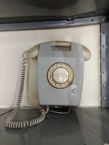 Telefone antigo de parede 
