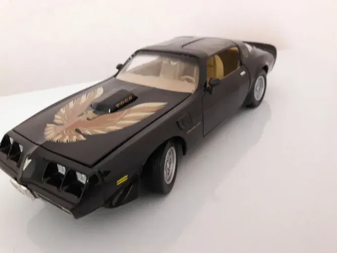 MINIATURA PONTIAC TRANS AM ESCALA 1/18