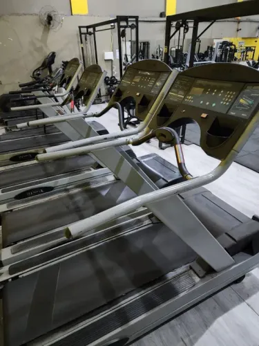 Esteira Life Fitness HR 9100