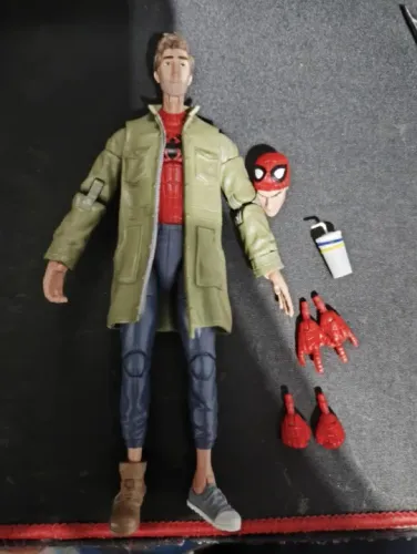 Peter B Parker Marvel legends spiderman spiderverse boneco figura hasbro homem aranha