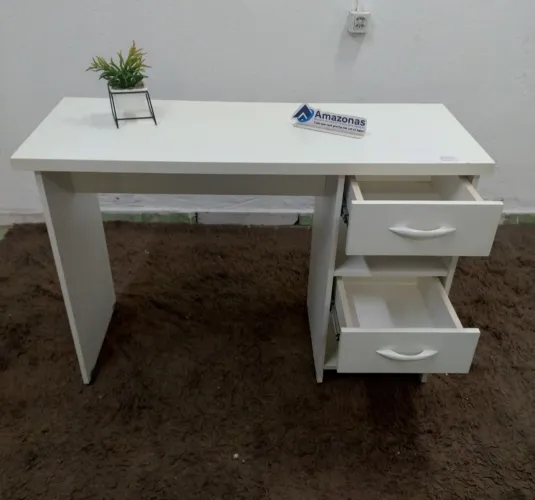 Escrivaninha no MDF branco com gavetas