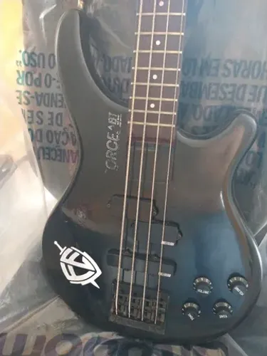 vendo um contra baixo ativo orce b1, sem mascas de uso, semi novo.