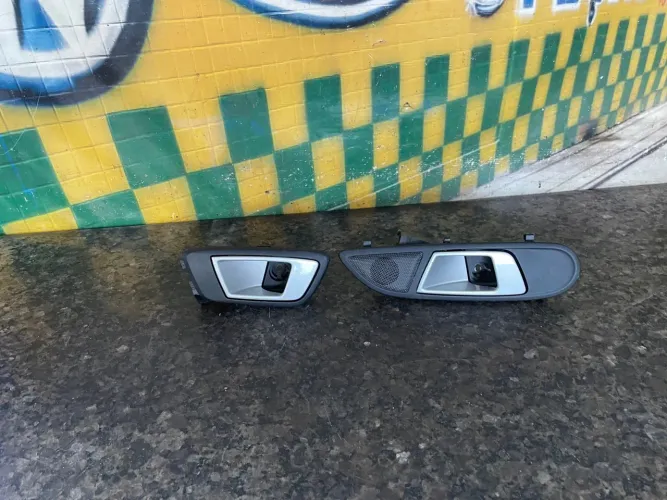 Maçaneta interna porta unidade Ford New Fiesta mexicano 