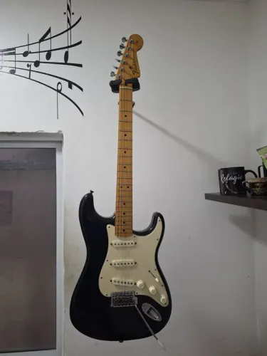 Guitarra Fender Stratocaster standard MIM