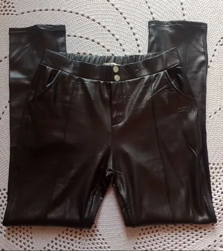 Calça cirrê, com Lycra bolsos frontal linda não fica transparente.