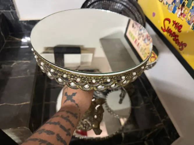 Tábuas de bolo em bronze com espelho