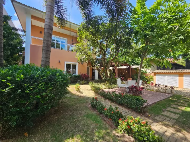 Imóvel para venda possui 400 metros quadrados com 5 quartos