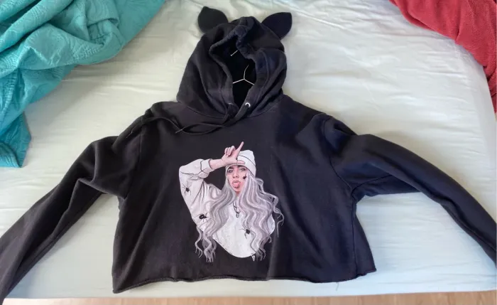 Blusa de frio/Casaco Billie Eilish + touca com orelha Preto