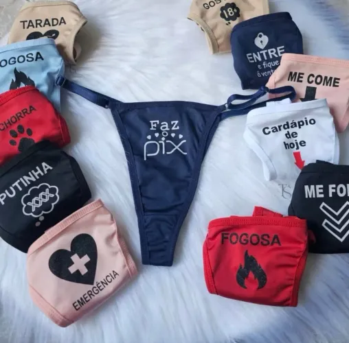 Calcinhas com frases.