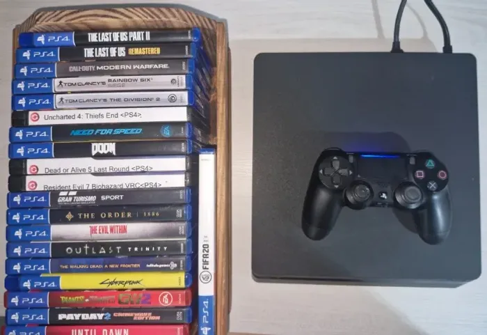 PlayStation 4 Slim + Jogos inclusos